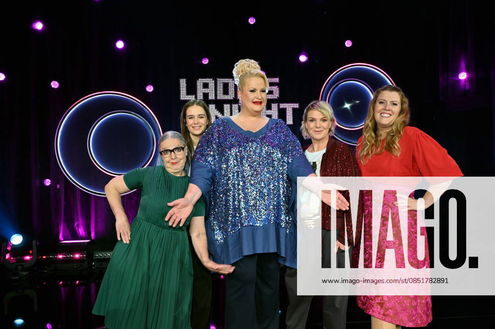 Rosemie Warth, l r, Josepha Walter, Daphne de Luxe, Mirja Boes and Franziska Wanninger as guests on the ARD show Ladies Night the only comedy and cabaret show with an all-female cast on German-language television Broadcast date 25 04 2025 das Erste