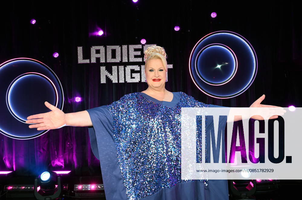 Comedienne Daphne de Luxe, real name Daphne Haderlein, as host of the ARD show Ladies Night, the only comedy and cabaret show with an all-female cast on German-speaking television