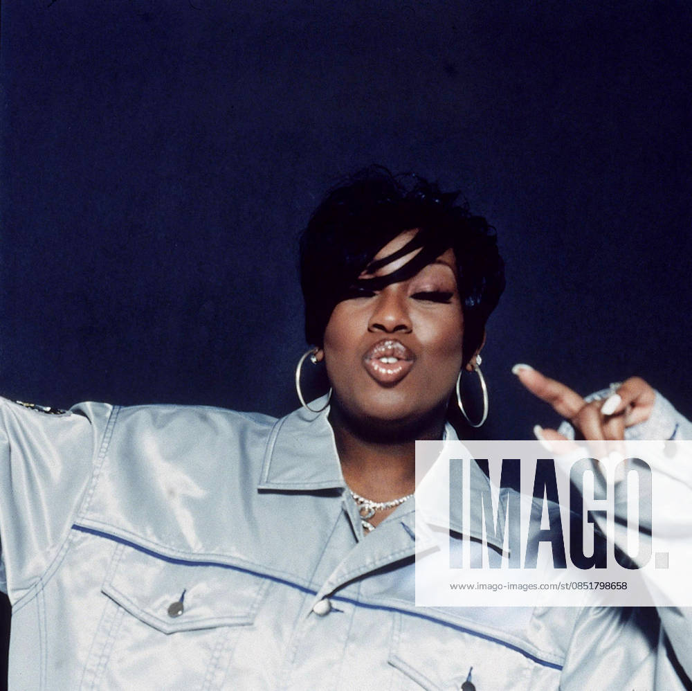 Studio Portraits of Missy Elliott Singer MISSY ELLIOTT in studio images. Missy Elliott s latest video won an award at the MTV Video Music Awards 2003. Madrid Spain