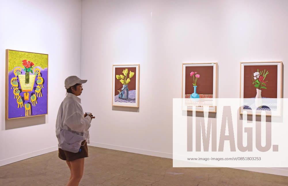 (260326) -- HONG KONG, March 26, 2026 -- A visitor views exhibits at the preview of Art Basel Hong Kong 2026 at the Hong Kong Convention and Exhibition Center in south China s Hong Kong, March 25, 2026. Art Basel Hong Kong 2026 held its preview here on Wednesday, bringing together 240 galleries from 41 countries and regions. Featuring six themed sectors and programs, the fair will open to the public from Friday to Sunday. ) CHINA-HONG KONG-ART BASEL-PREVIEW (CN) ChenxDuo