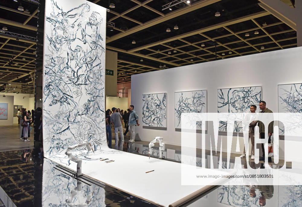 (260326) -- HONG KONG, March 26, 2026 -- Visitors view exhibits at the preview of Art Basel Hong Kong 2026 at the Hong Kong Convention and Exhibition Center in south China s Hong Kong, March 25, 2026. Art Basel Hong Kong 2026 held its preview here on Wednesday, bringing together 240 galleries from 41 countries and regions. Featuring six themed sectors and programs, the fair will open to the public from Friday to Sunday. ) CHINA-HONG KONG-ART BASEL-PREVIEW (CN) ChenxDuo