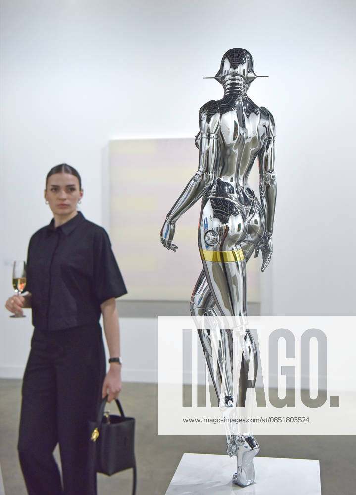 (260326) -- HONG KONG, March 26, 2026 -- A visitor views an exhibit at the preview of Art Basel Hong Kong 2026 at the Hong Kong Convention and Exhibition Center in south China s Hong Kong, March 25, 2026. Art Basel Hong Kong 2026 held its preview here on Wednesday, bringing together 240 galleries from 41 countries and regions. Featuring six themed sectors and programs, the fair will open to the public from Friday to Sunday. ) CHINA-HONG KONG-ART BASEL-PREVIEW (CN) ChenxDuo