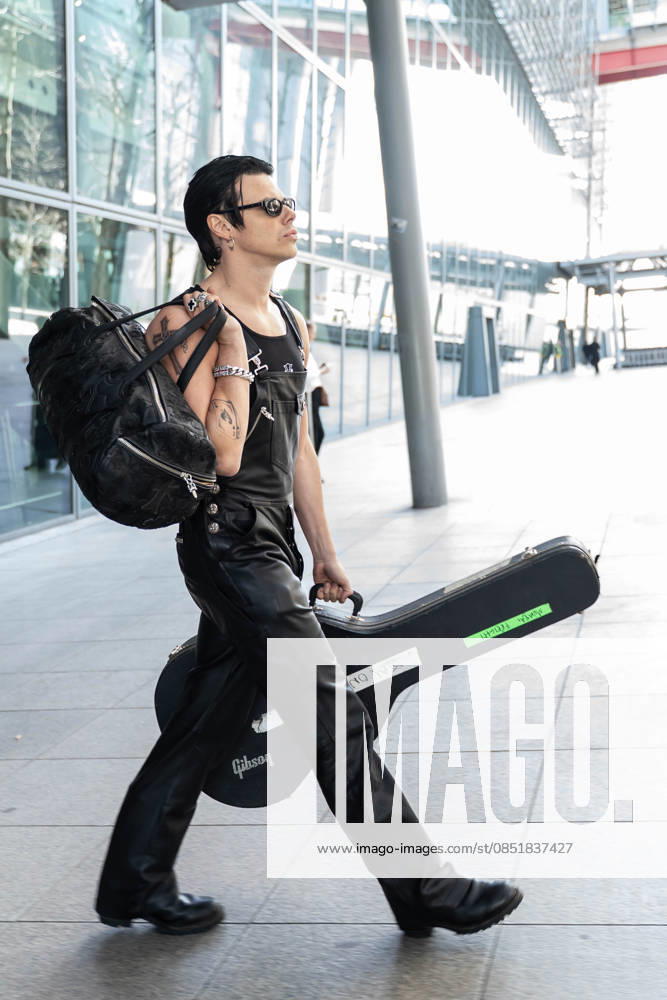 London, Yungblud lands at Heathrow Airport
