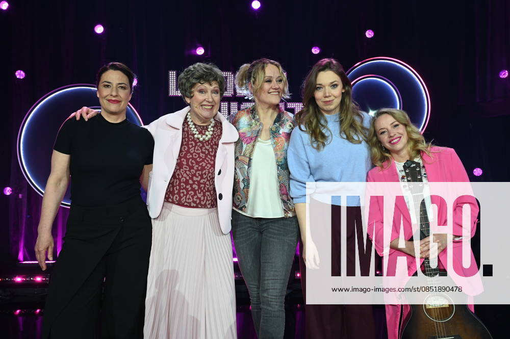 Eva Eiselt, l r, Lioba Albus, Lisa Feller, Victoria Abelmann Brockmann and Miss Allie as guests on the ARD show Ladies Night the only comedy and cabaret show with an all-female cast on German-language television Broadcast date 18 04 2026 Das Erste