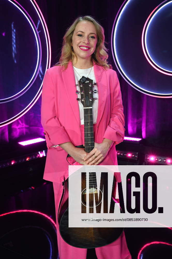 Singer-songwriter Miss Alllie Elisa Hantsch as a guest on the ARD show Ladies Night - the only comedy and cabaret show with an all-female cast on German-speaking television