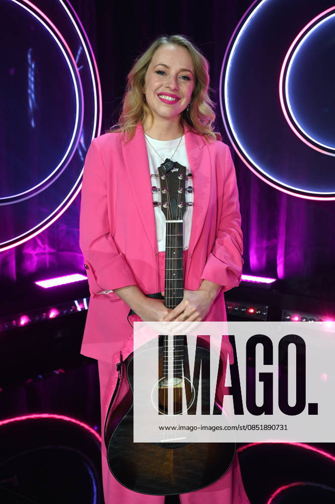 Singer-songwriter Miss Alllie Elisa Hantsch as a guest on the ARD show Ladies Night - the only comedy and cabaret show with an all-female cast on German-speaking television