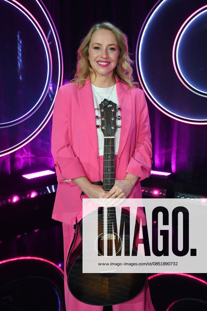 Singer-songwriter Miss Alllie Elisa Hantsch as a guest on the ARD show Ladies Night - the only comedy and cabaret show with an all-female cast on German-speaking television
