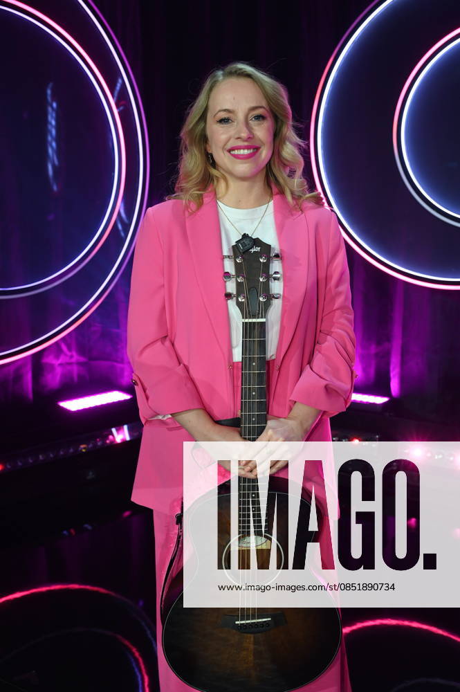 Singer-songwriter Miss Alllie Elisa Hantsch as a guest on the ARD show Ladies Night - the only comedy and cabaret show with an all-female cast on German-speaking television
