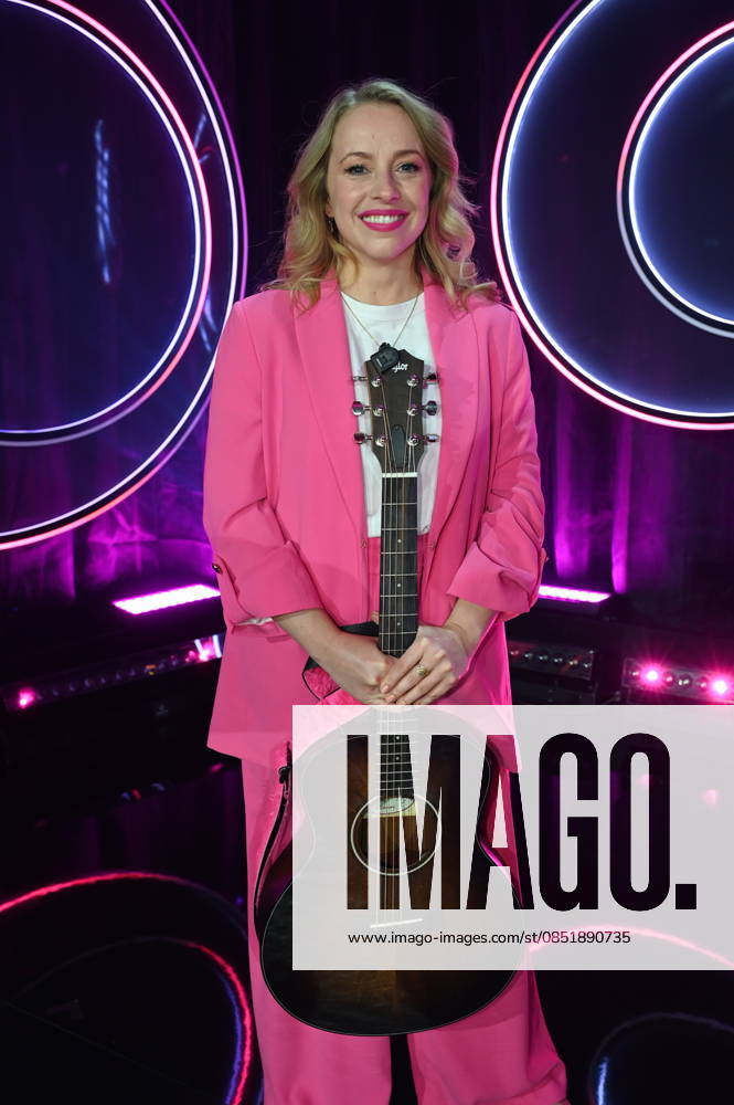 Singer-songwriter Miss Alllie Elisa Hantsch as a guest on the ARD show Ladies Night - the only comedy and cabaret show with an all-female cast on German-speaking television