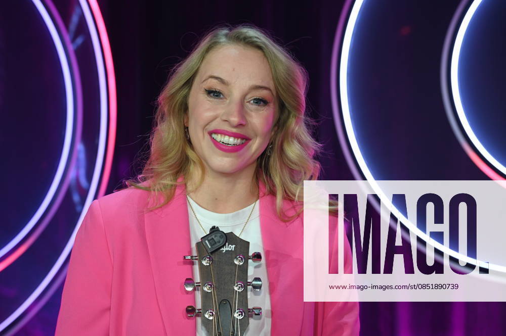 Singer-songwriter Miss Alllie Elisa Hantsch as a guest on the ARD show Ladies Night - the only comedy and cabaret show with an all-female cast on German-speaking television