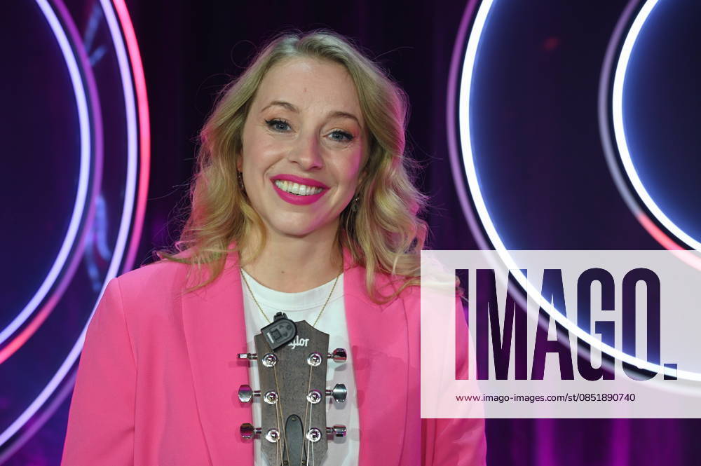Singer-songwriter Miss Alllie Elisa Hantsch as a guest on the ARD show Ladies Night - the only comedy and cabaret show with an all-female cast on German-speaking television