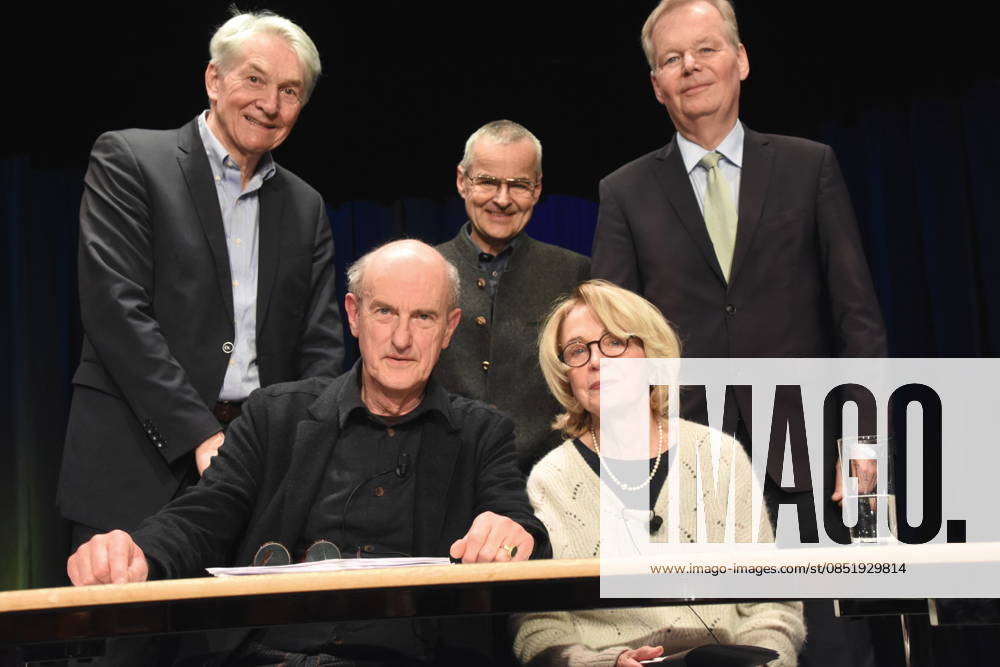 Front Johannes Herrschmann Actor Gisela Schneeberger Actress Back Dr Reinhard G Wittmann Curator Prof Dr Rupert Gebhard Director Gruenwald Castle Jan Neusiedl 1 Mayor Gruenwald Munich Gruenwald 26 03 2026 Buergerhaus Roemerschanz Exhibition Opening for the special exhibition Karl Valentin und die Alten