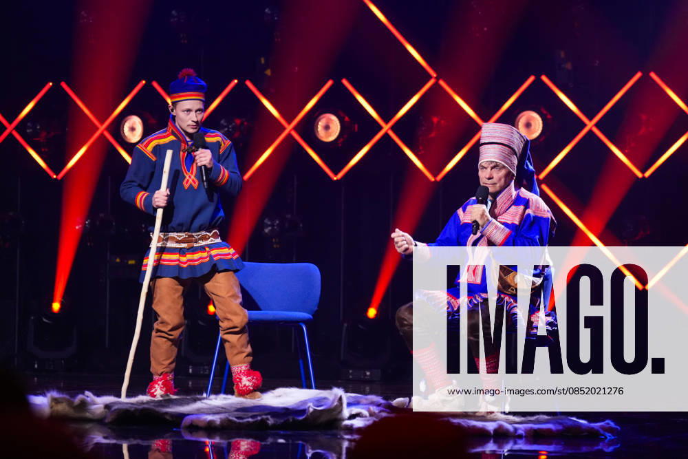 Sami Grand Prix 2016 Kautokeino 20260328 IÅgor Nila with Mari Ann during the final of the Sami Grand Prix SGP, in the sports hall in Kautokeino on Saturday evening Sami Grand Prix is an annual Sami song and joke competition that brings together participants from all over Sapmi, spanning Norway, Sweden and Finland Photo Heiko Junge NTB Kau