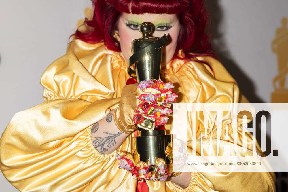 Begonia poses for photos after winning Adult Alternative Album of the Year during the 2026 Juno Awards Gala in Hamilton, Saturday, March 28, 2026. Hamilton Canada - ZUMAc35_ 20260328_zaf_c35_197