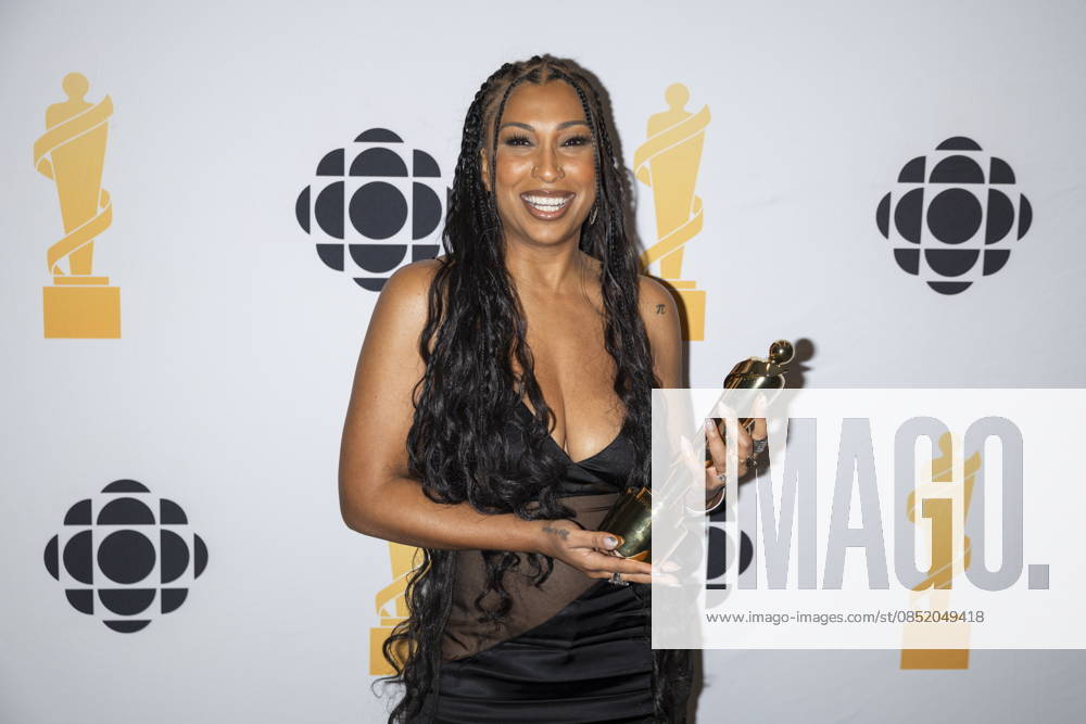 Melanie Fiona poses for photos after winning Traditional R&B Soul Recording of the Year during the 2026 Juno Awards Gala in Hamilton, Saturday, March 28, 2026. Hamilton Canada - ZUMAc35_ 20260328_zaf_c35_225