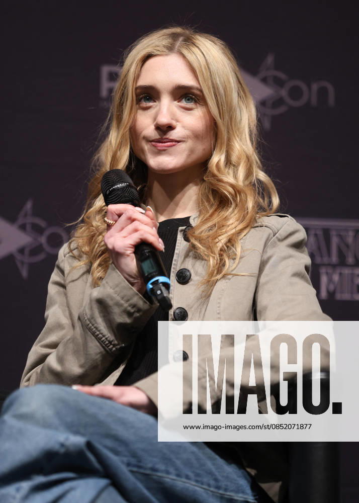 Exclusive Natalia Dyer at the SFM9 Stranger Things Cult Series Convention at the Villepinte Exhibition Center on March 28, 2026 Denis Guignbourg Bestimage Exclusive For Germany call for price SFM9 Stranger Things Cult Series Convention at the Villepinte Exhibition Center on March 28, 2026 Paris France