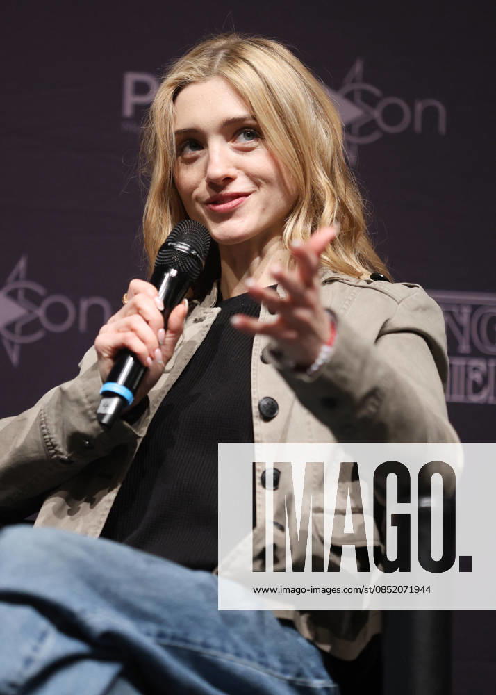 Exclusive Natalia Dyer at the SFM9 Stranger Things Cult Series Convention at the Villepinte Exhibition Center on March 28, 2026 Denis Guignbourg Bestimage Exclusive For Germany call for price SFM9 Stranger Things Cult Series Convention at the Villepinte Exhibition Center on March 28, 2026 Paris France