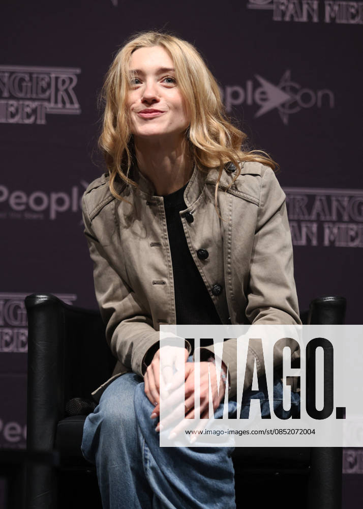 Exclusive Natalia Dyer at the SFM9 Stranger Things Cult Series Convention at the Villepinte Exhibition Center on March 28, 2026 Denis Guignbourg Bestimage Exclusive For Germany call for price SFM9 Stranger Things Cult Series Convention at the Villepinte Exhibition Center on March 28, 2026 Paris France