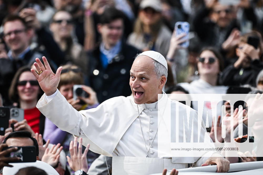 Rome, Vatican 29 03 2026 Pope Leo XIV in audience after Palm Sunday Mass in St. Peters Square