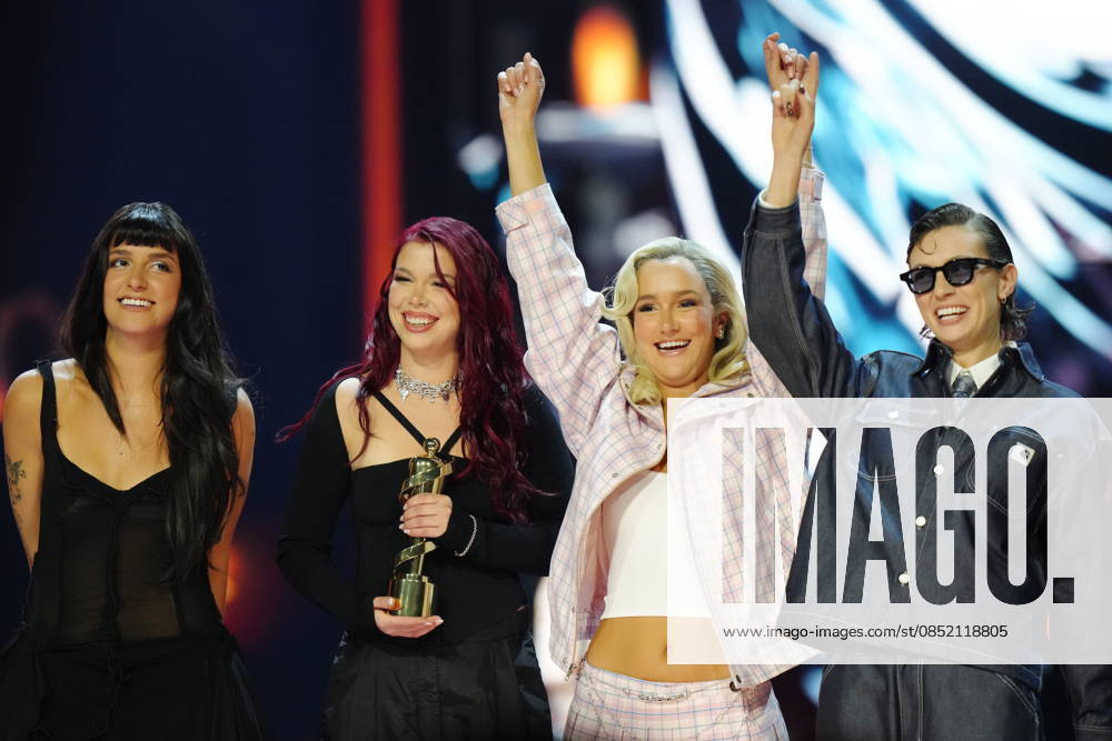The Beaches celebrate winning Group of the Year at the 2026 Juno Awards in Hamilton, on Sunday, March 29, 2026. Hamilton CANADA - ZUMAc35_ 20260329_zaf_c35_203