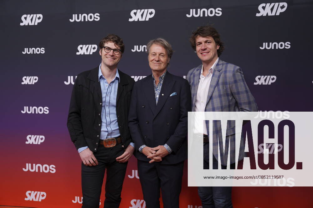 Jim Cuddy, centre, and his sons Sam Polley, left, and Devin Cuddy arrive at the 2026 Juno Awards in Hamilton, on Sunday, March 29, 2026. Hamilton CANADA - ZUMAc35_ 20260329_zaf_c35_206