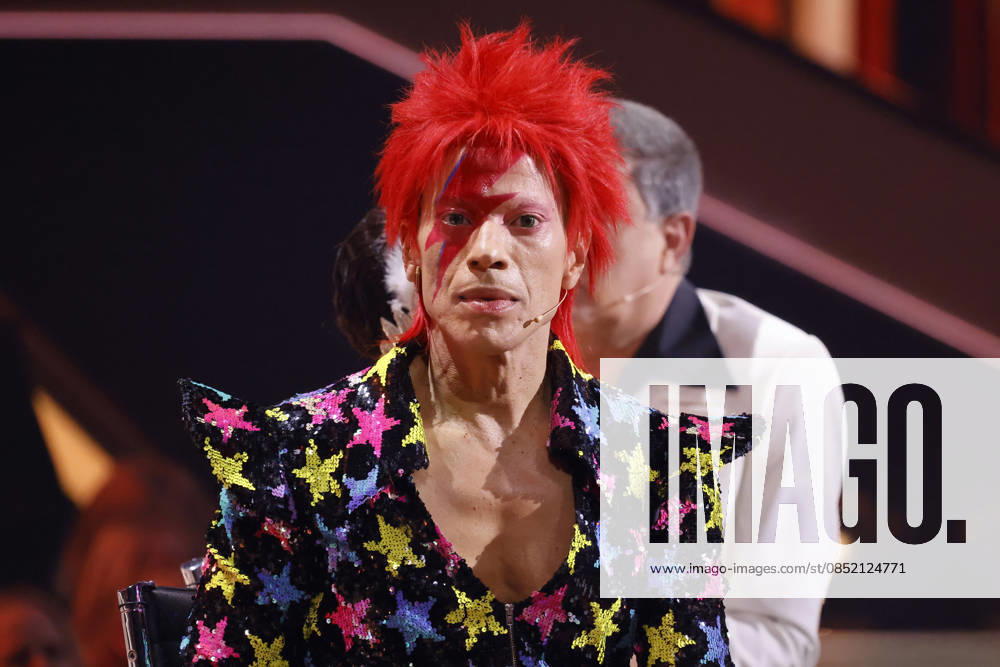 The jurors Jorge Gonzalez dressed as David Bowie and Joachim Llambi dressed as John Travolta at the fourth dance show of the 19th season of the RTL dance show Lets Dance at the Coloneum Cologne, 29 03 2026 NRW Germany