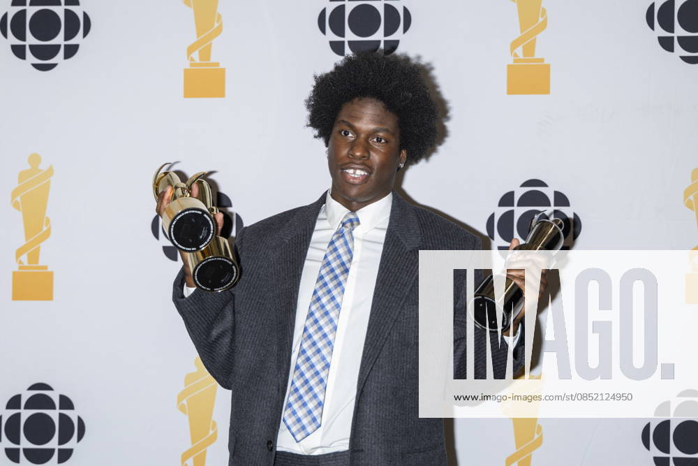 Daniel Caesar poses for photos after winning Contemporary R&B Recording of the Year during the 2026 Juno Awards in Hamilton, on Sunday March 29, 2026. Hamilton Canada - ZUMAc35_ 20260329_zaf_c35_238