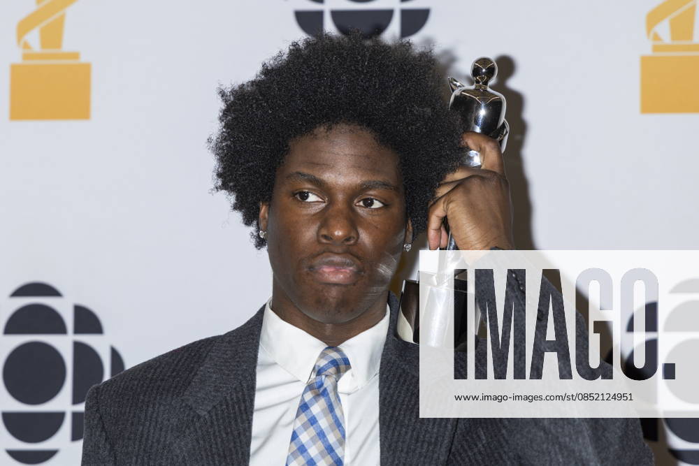 Daniel Caesar poses for photos after winning Contemporary R&B Recording of the Year during the 2026 Juno Awards in Hamilton, on Sunday March 29, 2026. Hamilton Canada - ZUMAc35_ 20260329_zaf_c35_239