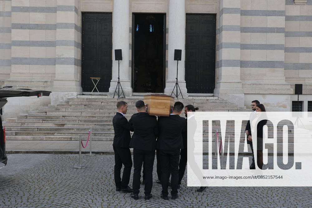 Isabelle Mergault Funeral At Pere Lachaise - Paris The coffin during the funeral of Isabelle Mergault for a secular ceremony beneath the dome of Père-Lachaise Cemetery in Paris, France on Monday, March 30, 2026 before she is laid to rest at Montmartre Cemetery. Isabelle Mergault actress, director and columnist’ died at the age of 67. Photo by Nasser Berzane ABACAPRESS.COM Paris France