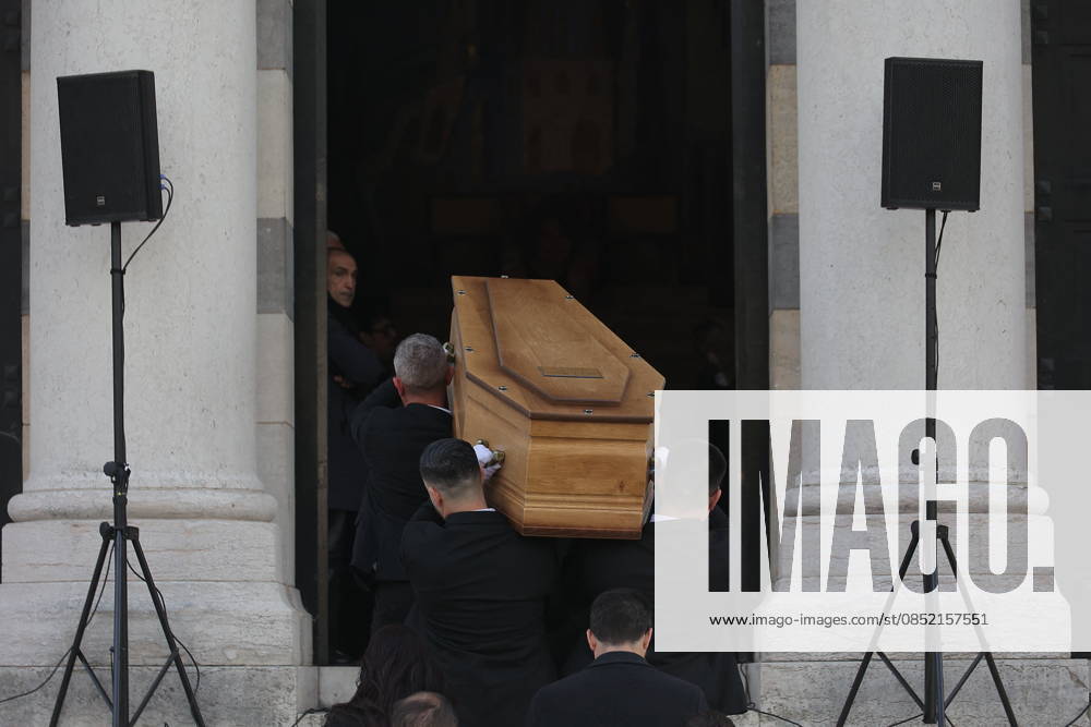 Isabelle Mergault Funeral At Pere Lachaise - Paris The coffin during the funeral of Isabelle Mergault for a secular ceremony beneath the dome of Père-Lachaise Cemetery in Paris, France on Monday, March 30, 2026 before she is laid to rest at Montmartre Cemetery. Isabelle Mergault actress, director and columnist’ died at the age of 67. Photo by Nasser Berzane ABACAPRESS.COM Paris France