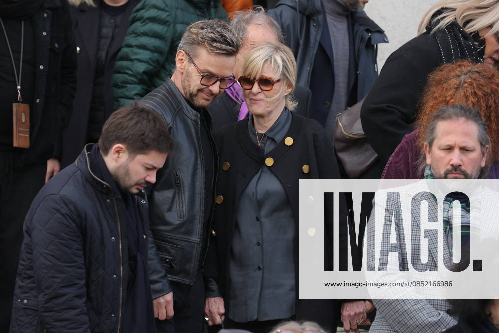 Isabelle Mergault Funeral At Pere Lachaise - Paris Jean-Philippe Janssens and Chantal Ladesou during the funeral of Isabelle Mergault for a secular ceremony beneath the dome of Père-Lachaise Cemetery in Paris, France on Monday, March 30, 2026 before she is laid to rest at Montmartre Cemetery. Isabelle Mergault actress, director and columnist’ died at the age of 67. Photo by Nasser Berzane ABACAPRESS.COM Paris France