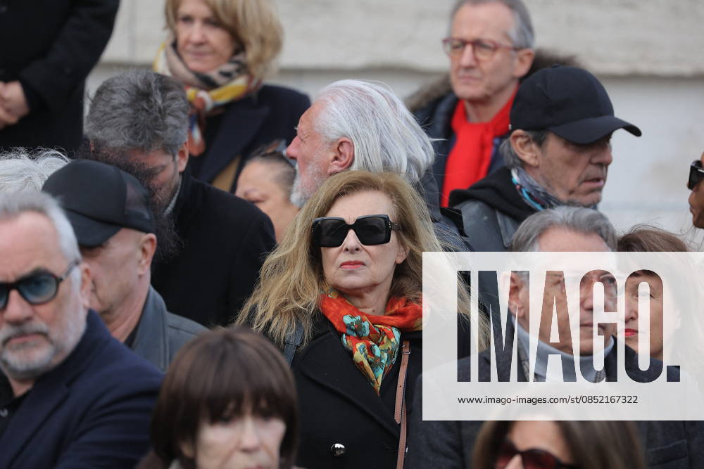 Isabelle Mergault Funeral At Pere Lachaise - Paris Valérie Trierweiler during the funeral of Isabelle Mergault for a secular ceremony beneath the dome of Père-Lachaise Cemetery in Paris, France on Monday, March 30, 2026 before she is laid to rest at Montmartre Cemetery. Isabelle Mergault actress, director and columnist’ died at the age of 67. Photo by Nasser Berzane ABACAPRESS.COM Paris France
