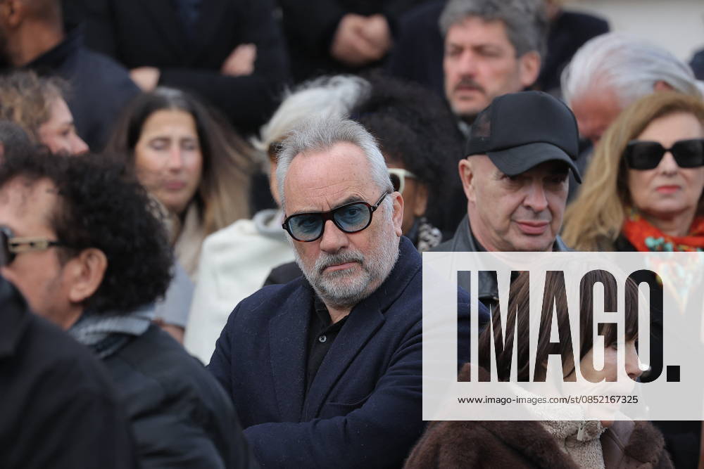 Isabelle Mergault Funeral At Pere Lachaise - Paris Antoine Dulery during the funeral of Isabelle Mergault for a secular ceremony beneath the dome of Père-Lachaise Cemetery in Paris, France on Monday, March 30, 2026 before she is laid to rest at Montmartre Cemetery. Isabelle Mergault actress, director and columnist’ died at the age of 67. Photo by Nasser Berzane ABACAPRESS.COM Paris France