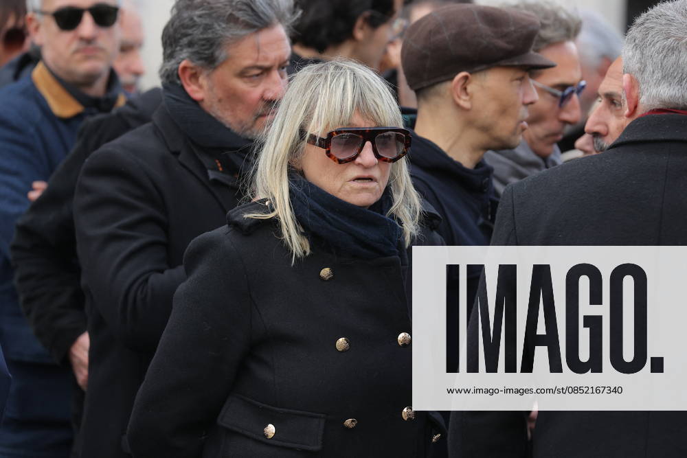 Isabelle Mergault Funeral At Pere Lachaise - Paris Christine Bravo during the funeral of Isabelle Mergault for a secular ceremony beneath the dome of Père-Lachaise Cemetery in Paris, France on Monday, March 30, 2026 before she is laid to rest at Montmartre Cemetery. Isabelle Mergault actress, director and columnist’ died at the age of 67. Photo by Nasser Berzane ABACAPRESS.COM Paris France
