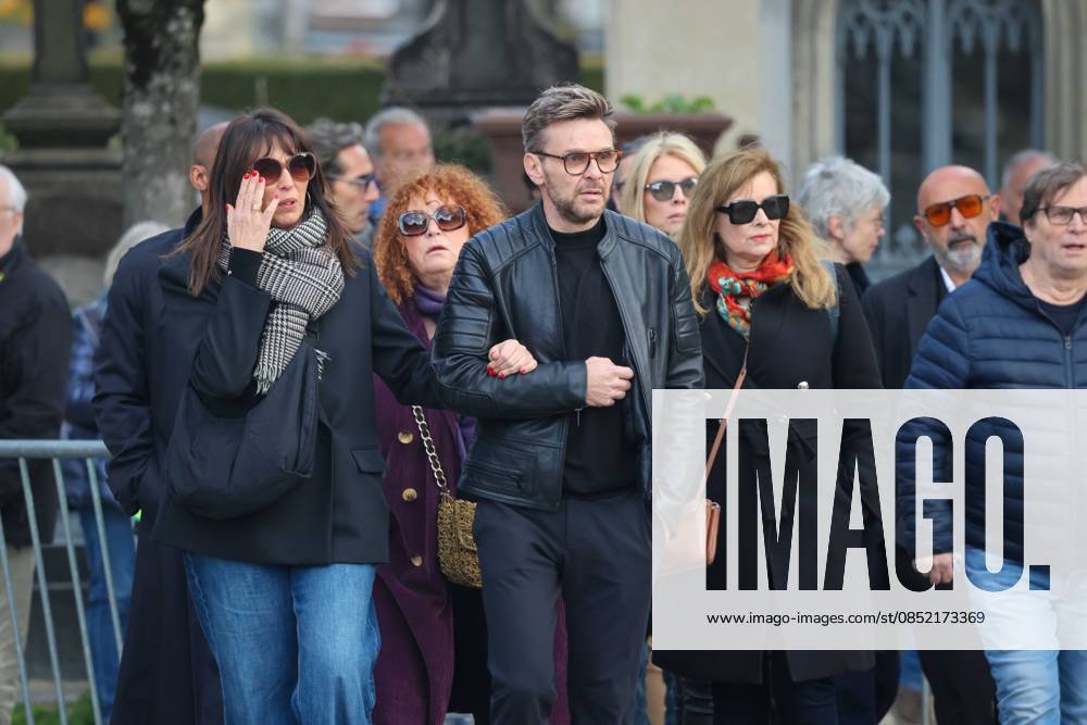 Paris, France le 30 mars 2026 - Funerailles de l actrice et realisatrice francaise Isabelle Mergault au cimetiere Pere-Lachaise - Funeral of French actress and director Isabelle Mergault at the Pere-Lachaise cemetery Ici Jeanfi Janssens, Valerie Mairesse, Valerie Trierweiler