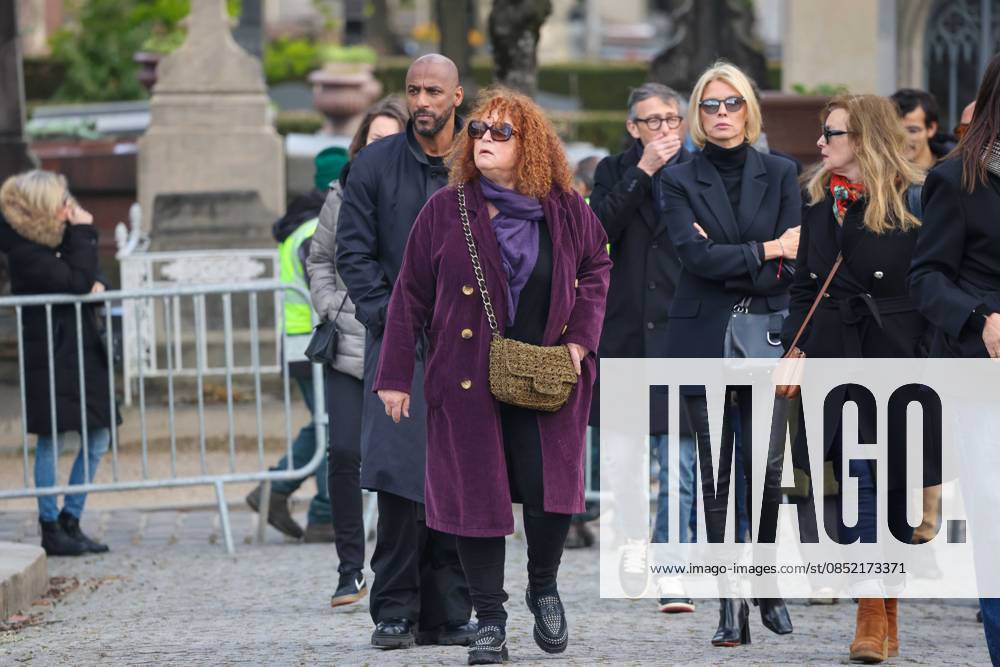 Paris, France le 30 mars 2026 - Funerailles de l actrice et realisatrice francaise Isabelle Mergault au cimetiere Pere-Lachaise - Funeral of French actress and director Isabelle Mergault at the Pere-Lachaise cemetery Ici Stomy Bugsdy, Jeanfi Janssens, Valerie Mairesse, Valerie Trierweiler