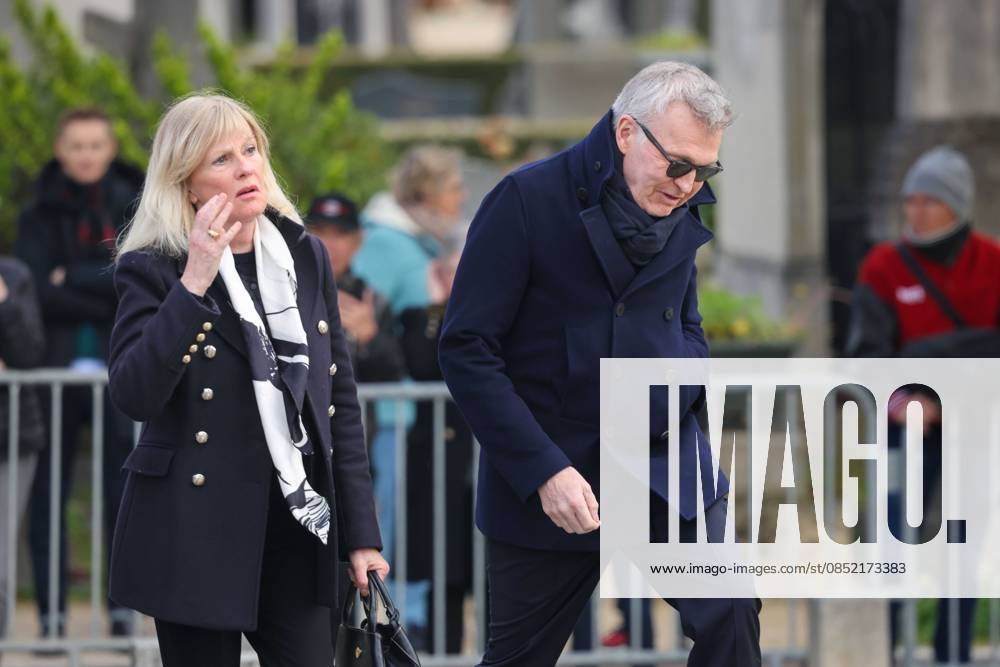 Paris, France le 30 mars 2026 - Funerailles de l actrice et realisatrice francaise Isabelle Mergault au cimetiere Pere-Lachaise - Funeral of French actress and director Isabelle Mergault at the Pere-Lachaise cemetery Ici Laurent Ruquier