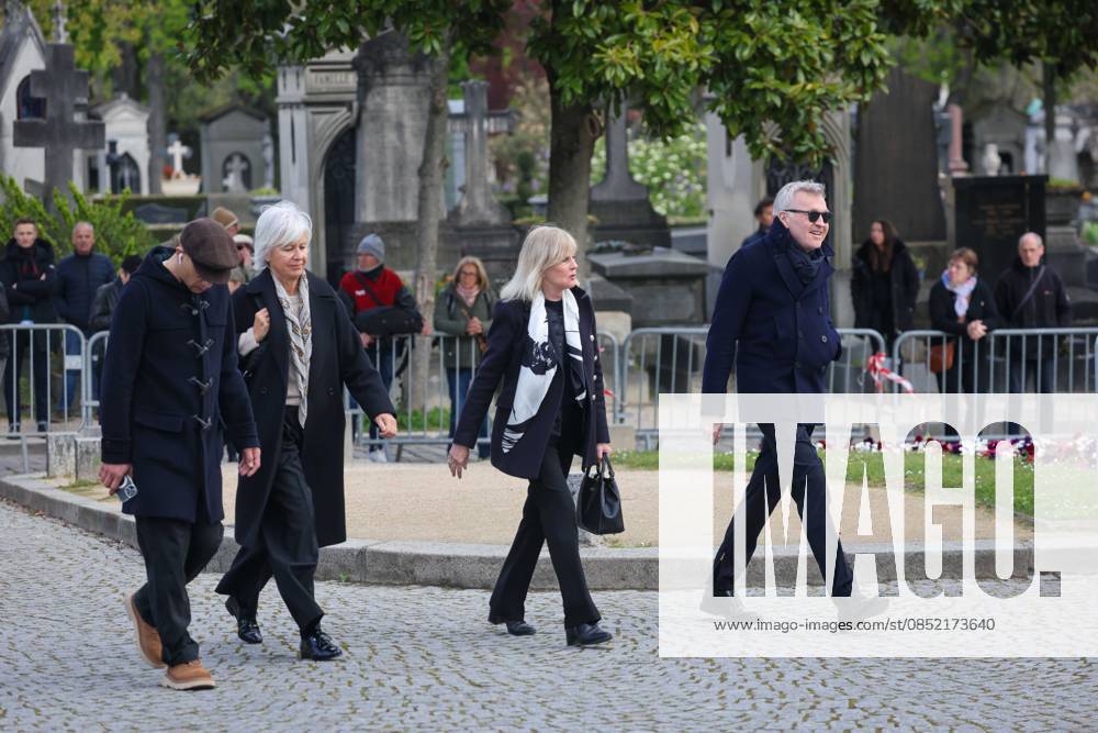Paris, France le 30 mars 2026 - Funerailles de l actrice et realisatrice francaise Isabelle Mergault au cimetiere Pere-Lachaise - Funeral of French actress and director Isabelle Mergault at the Pere-Lachaise cemetery Ici Laurent Ruquier