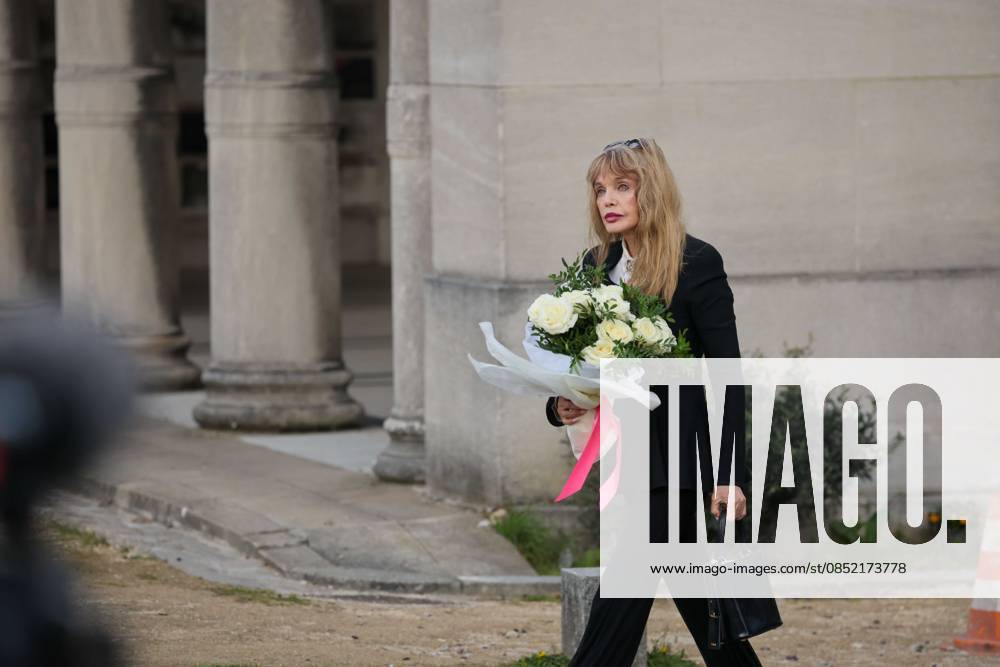 Paris, France le 30 mars 2026 - Funerailles de l actrice et realisatrice francaise Isabelle Mergault au cimetiere Pere-Lachaise - Funeral of French actress and director Isabelle Mergault at the Pere-Lachaise cemetery Ici Arielle Dombasle