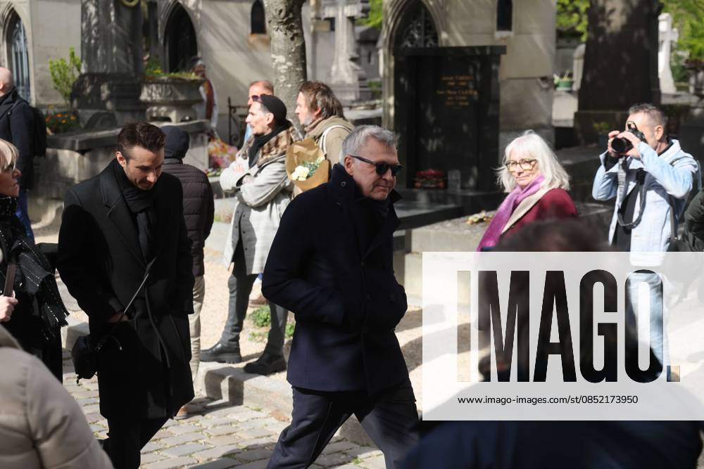Paris, France le 30 mars 2026 - Funerailles de l actrice et realisatrice francaise Isabelle Mergault au cimetiere Pere-Lachaise - Funeral of French actress and director Isabelle Mergault at the Pere-Lachaise cemetery Ici Laurent Ruquier