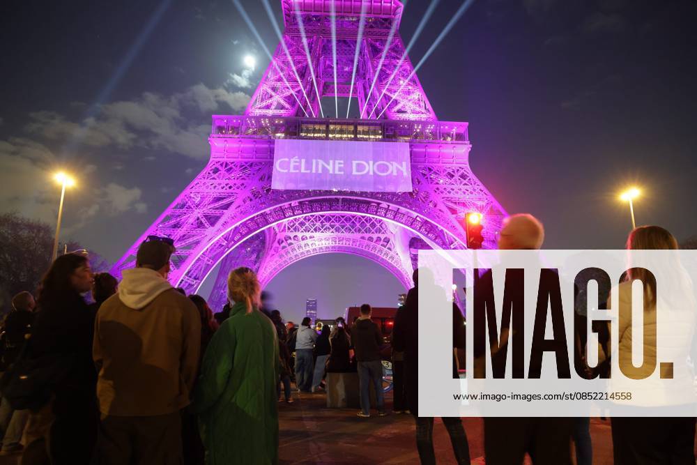 FANS DE CELINE DION PHOTOPQR LE PARISIEN PARIS 30 03 2026 Crédit Le Parisien Philippe Lavieille Au pied la Tour Eiffel au milieu des fans de Céline Dion qui annonce la date de ses concerts en France the Eiffel Tower illuminated to celebrate the 58th Birthday of Canadian singer Celine Dion, in Paris, on March 30, 2026 To celebrate her 58th birthday, Celine Dion announced on the evening of March 30, 2026, a series of ten concerts in September and October in Paris, officially marking her return after six years away from the stage Local Caption LOISIRS TOURNEE DE CELINE DION PARIS 75 France