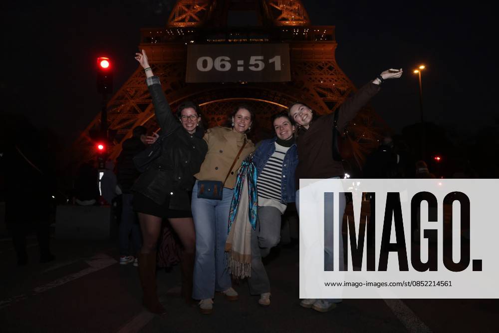 FANS DE CELINE DION PHOTOPQR LE PARISIEN PARIS 30 03 2026 Crédit Le Parisien Philippe Lavieille Au pied la Tour Eiffel au milieu des fans de Céline Dion qui annonce la date de ses concerts en France de gauche a droite Astrid Eugenie Romane India the Eiffel Tower illuminated to celebrate the 58th Birthday of Canadian singer Celine Dion, in Paris, on March 30, 2026 To celebrate her 58th birthday, Celine Dion announced on the evening of March 30, 2026, a series of ten concerts in September and October in Paris, officially marking her return after six years away from the stage Local Caption LOISIRS TOURNEE DE CELINE DION PARIS 75 France