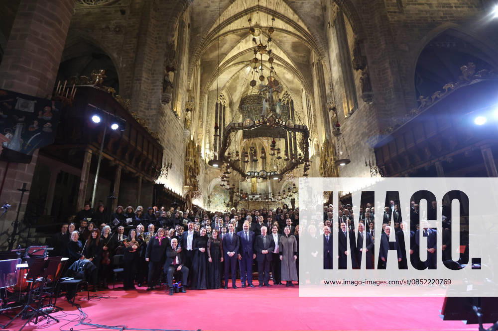 Queen Sofia attends the annual Easter concert to benefit Projecte Home Balears Family photo after the annual Easter concert, in the Cathedral Basilica of Santa Maria de Mallorca, on March 30, 2026, in Palma de Mallorca, Mallorca, Balearic Islands Spain The Balearic Symphony Orchestra and the Choir of the University of the Balearic Islands have performed the Easter concert Verdis Requiem for the benefit of Proyecto Hombre The organization has indicated that the proceeds of the program will go entirely to the treatment and prevention programs developed by the entity in the Balearic Islands 30 MARCH 2026 REINA SOFÍA SPAIN MALORCA CONCERT EASTER BENEFICIAL BALEARES Palma de Mallorca, Mallorca Isl Palma de Mallorca, Mallorca Isl Isl Spain