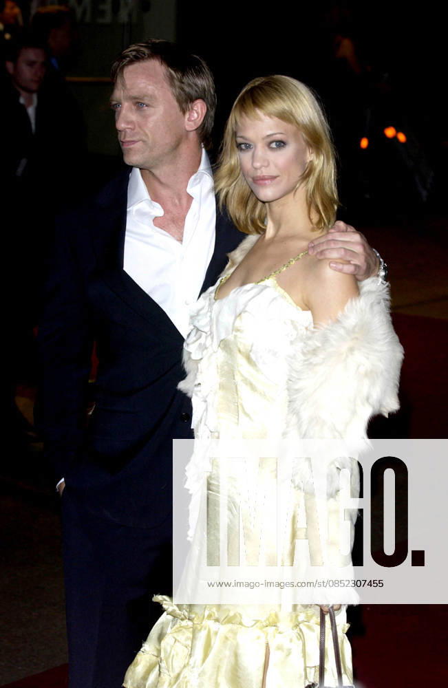 LOVE ACTUALLY GLK Nov. 16, 2003 - London, Great Britain - 000409.DANIEL CRAIG & HEIKE MAKATSCH. LOVE ACTUALLY UK FILM PREMIERE.- ODEON, LEICESTER SQUARE, LONDON.11 16 2003. RICHARD CHAMBURY linkUK 2003.K34130