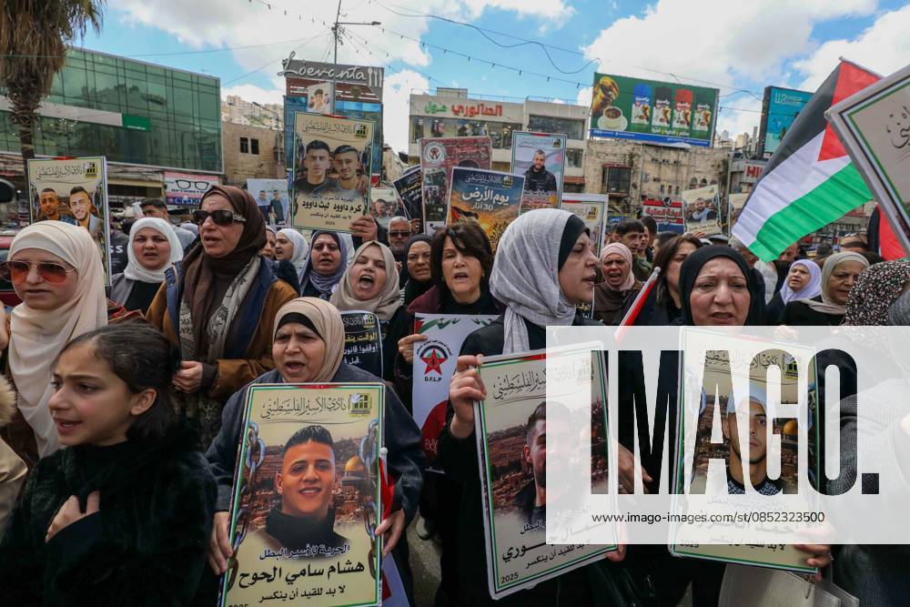 Protest in Nablus against the death penalty bill approved by the Israeli Knesset NABLUS, WEST BANK - MARCH 31: People carry banners as they gather to protest the death penalty law passed by the Israeli Knesset, which targets Palestinian prisoners, as well as policies targeting prisoners in Israeli jails in Nablus, West Bank on March 31, 2026. Nedal Eshtayah Anadolu Nablus West Bank. Editorial use only. Please get in touch for any other usage.