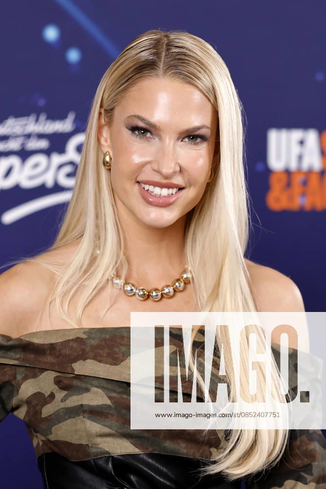 Party hit singer and DSDS judge Isi Glück comes to the exclusive preview of the new season of the casting show DSDS at the 25 hours Hotel Cologne, 01 04 2026 NRW Germany