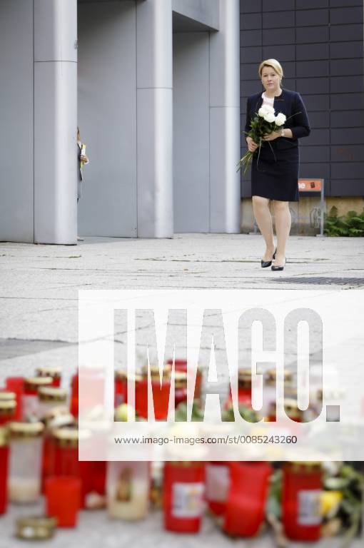 Federal Minister of Family Affairs Franziska Giffey SPD drops flowers at the crime scene Central Station 31 08 2018 Chemnitz Chemnitz Germany