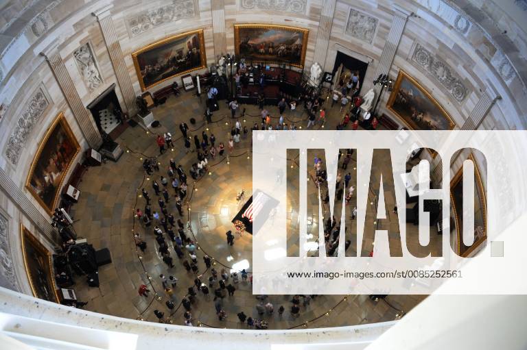 Washington, District of Columbia, U.S. - 8 31 18- U.S. Capitol - Washington DC..Senator John McCain lies in state in The Rotunda of the U.S. Capitol as mourners stop by to show their respects..View of the top of the Rotunda... photos by: - ImageCatcher News Washington U.S. - ZUMAbw2_ 20180831_zaf_bw2_012