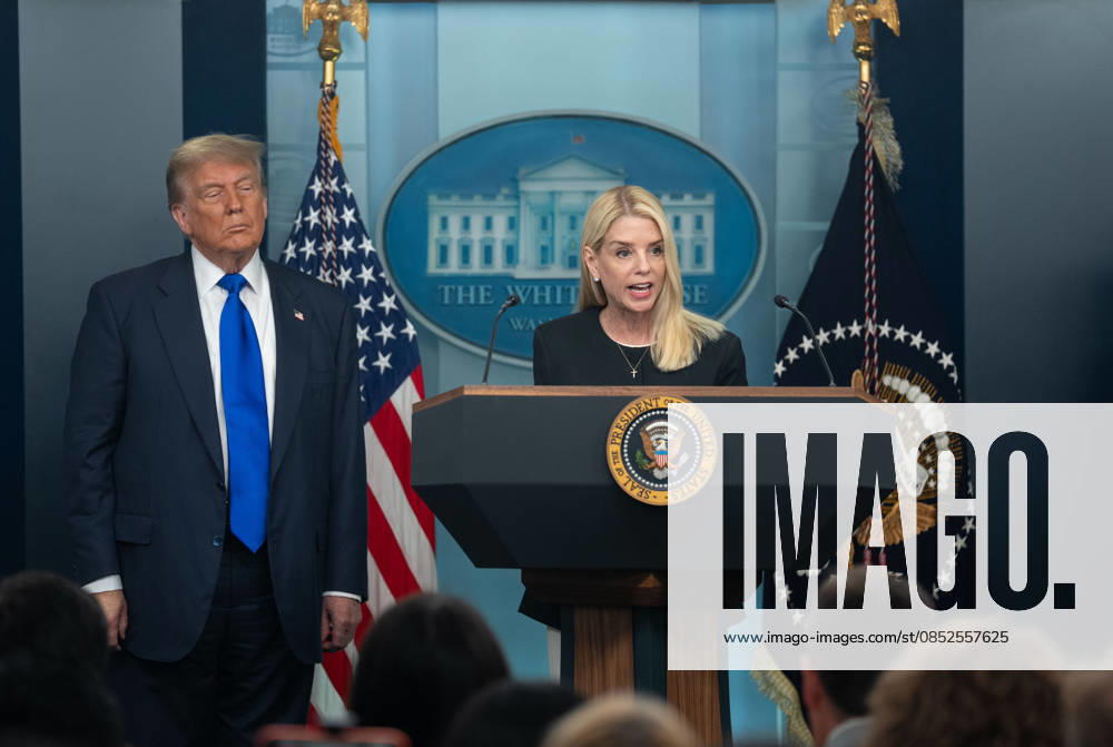 (260403) -- WASHINGTON, April 3, 2026 -- U.S. President Donald Trump said Thursday on social media that Attorney General Pam Bondi will step down from her position and Deputy Attorney General Todd Blanche will serve as acting attorney general. This file photo taken on June 27, 2025 shows Pam Bondi (R) and U.S. President Donald Trump attending a press conference at the White House in Washington, D.C., the United States. ) U.S.-WASHINGTON, D.C.-ATTORNEY GENERAL-STEPPING DOWN HuxYousong
