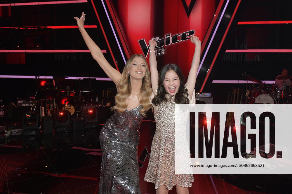 Leony and Angelina from Team Leony at the photocall with the finalists and coaches of the 14th season of the TV show The Voice Kids in Studio H Berlin Adlershof Berlin, 03 04 2026 Foto:xM.xBehrensx xFuturexImagex kids_6472